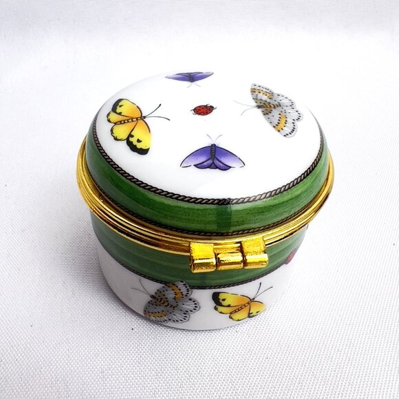 Butterfly Porcelain Trinket Box Green & White Hinged with Gold Heart Clasp - Picture 6 of 12